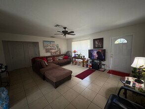 1383 Tinamou Rd in Venice, FL - Building Photo - Building Photo