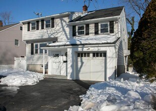 40 Essex Ave in Metuchen, NJ - Building Photo - Building Photo