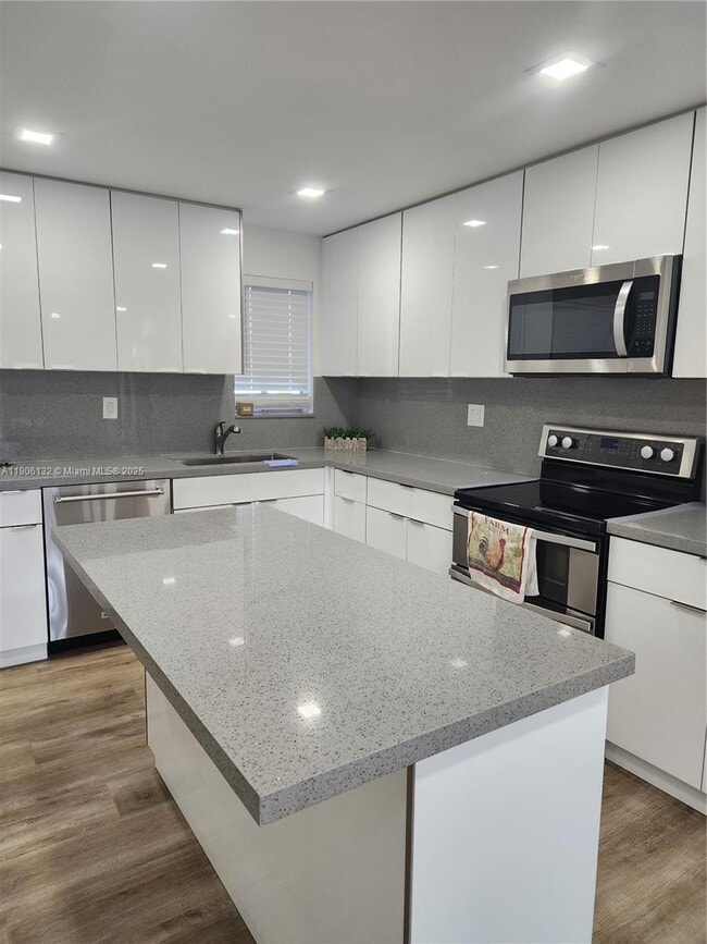 2750 W 76th St in Hialeah, FL - Building Photo - Building Photo