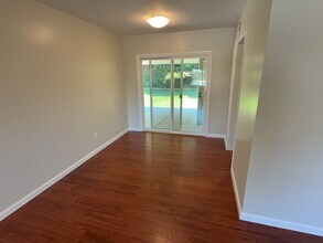 3094 Flanders Rd in Riverside, CA - Building Photo - Building Photo