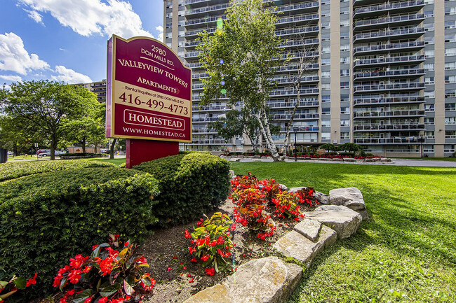 Valleyview Towers in Toronto, ON - Building Photo - Building Photo