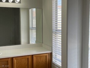 5992 Trickling Descent St in Henderson, NV - Building Photo - Building Photo