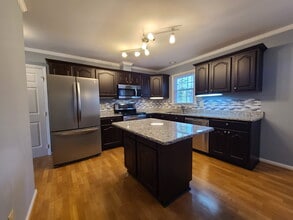110 Topsail Ct in Cary, NC - Building Photo - Building Photo