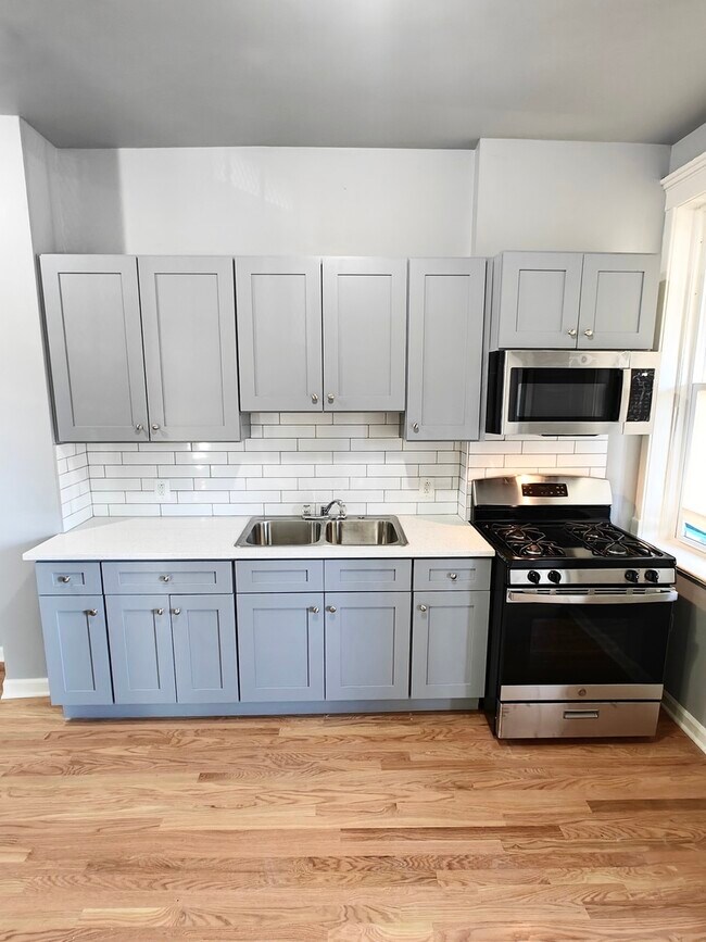 4243 S Calumet Ave in Chicago, IL - Building Photo - Building Photo