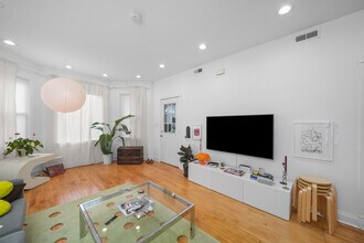 2947 N Lawndale Ave in Chicago, IL - Building Photo - Building Photo
