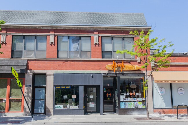 2530 N Clark St, Unit 201