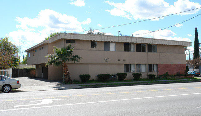 6774 Katherine Ave in Van Nuys, CA - Foto de edificio - Building Photo