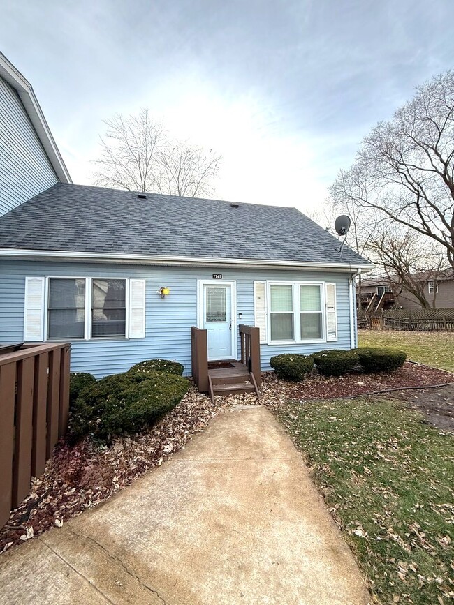 7745 W Harbor Ct in Frankfort, IL - Building Photo - Building Photo