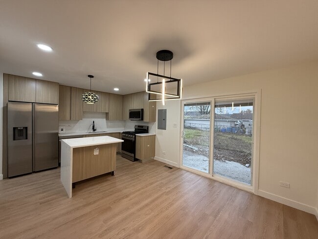 410 Healy Ave in Romeoville, IL - Building Photo - Building Photo