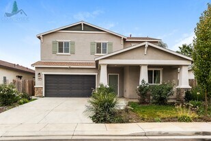 577 Bedfordshire Dr in Patterson, CA - Building Photo