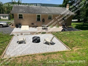 106 Sweet Arrow Lake Rd in Schuylkill Haven, PA - Building Photo - Building Photo