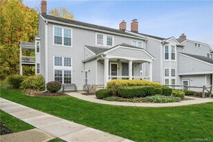 27 The Knolls in Warwick, NY - Building Photo