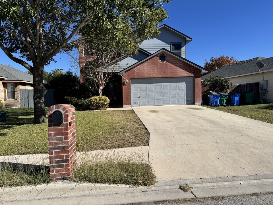 3419 Rob Roy St in Seguin, TX - Building Photo