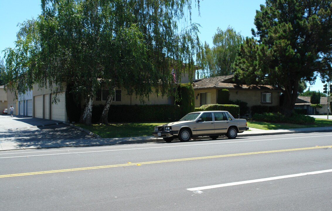 3285 Homestead Rd in Santa Clara, CA - Building Photo