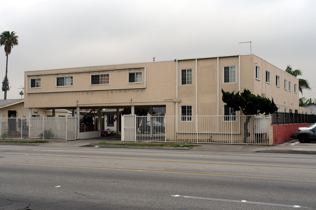 4120 W Century Blvd in Inglewood, CA - Building Photo