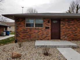 203 E High St, Unit A in Troy, IL - Building Photo