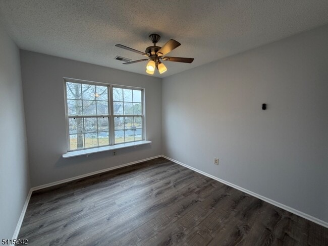 6 Nashville Ct in Tinton Falls, NJ - Building Photo - Building Photo