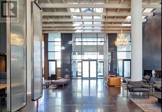 8 Interchange Wy in Vaughan, ON - Building Photo - Building Photo