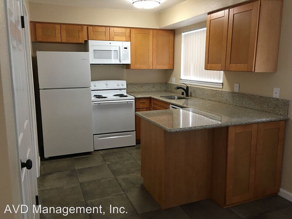 6140 Gloria Dr in Sacramento, CA - Building Photo