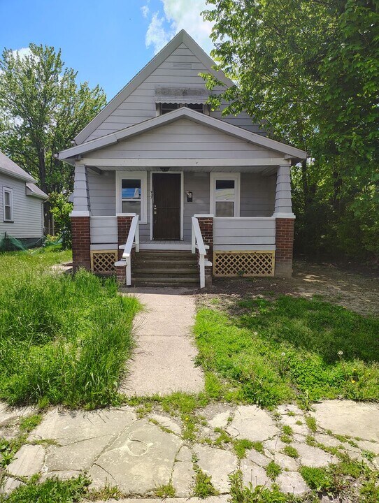 937 W 13th St in Lorain, OH - Building Photo