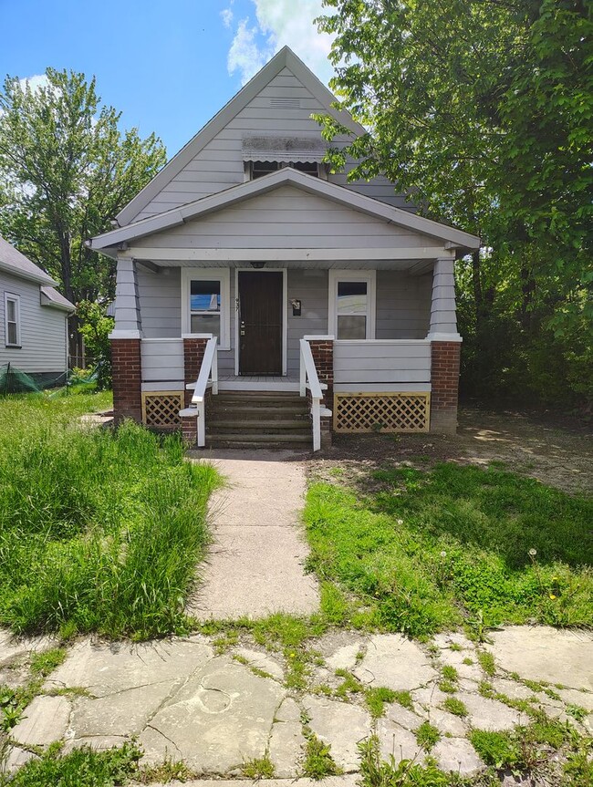 property at 937 W 13th St