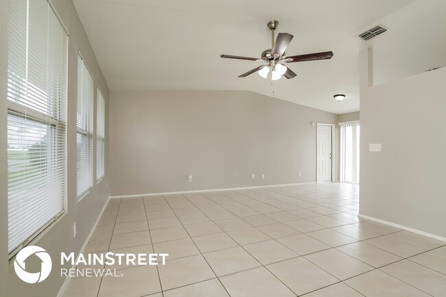 823 NE 18th St in Cape Coral, FL - Building Photo - Building Photo