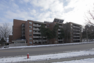 Hillside Place in Mississauga, ON - Building Photo - Building Photo