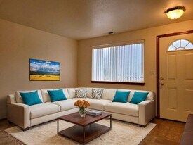 495 Maylea Pl in Canyonville, OR - Building Photo