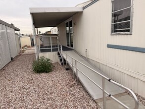 3601 E Wyoming Ave in Las Vegas, NV - Foto de edificio - Building Photo