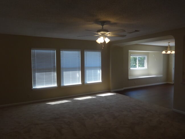 4803 Fern Lake in San Antonio, TX - Foto de edificio - Building Photo