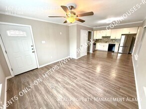 167 E Amber St in San Antonio, TX - Foto de edificio - Building Photo