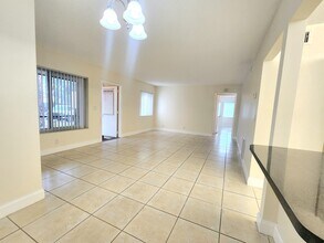 126 Lake Pine Cir in Greenacres, FL - Building Photo - Building Photo
