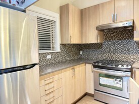 7168 Stride Ave in Burnaby, BC - Building Photo