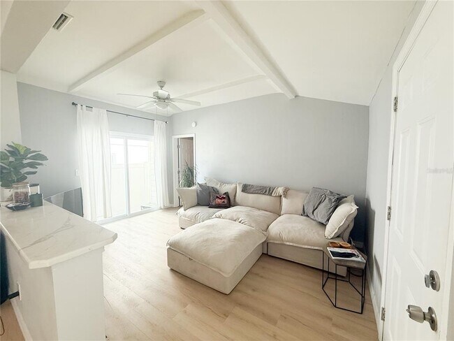 175 133rd Ave W in Madeira Beach, FL - Building Photo - Building Photo