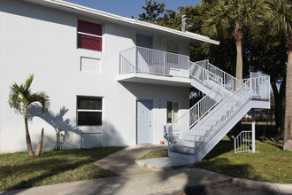 Apollo Terrace in Hollywood, FL - Building Photo - Building Photo