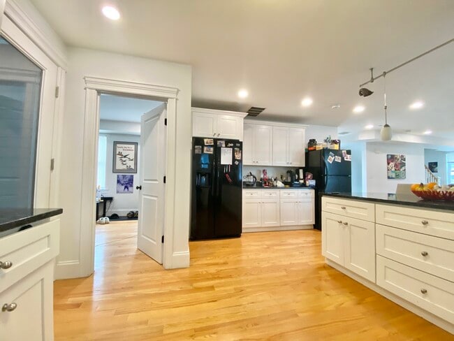 14 Fern St, Unit 2 in Boston, MA - Foto de edificio - Building Photo