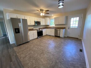 52 Crescent Hill Dr in Evington, VA - Foto de edificio - Building Photo