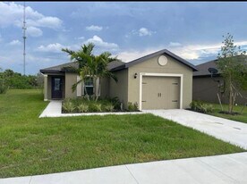 5335 Entertainment Way in Fort Pierce, FL - Building Photo