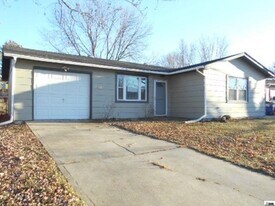 2602 Bonanza St in Lawrence, KS - Building Photo