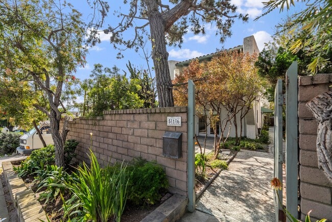 516 Rosecrans Ave in Manhattan Beach, CA - Building Photo - Building Photo