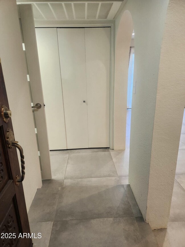 7557 N Dreamy Draw Dr in Phoenix, AZ - Building Photo - Building Photo