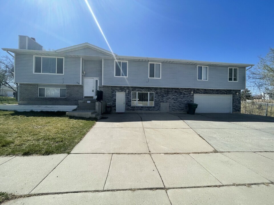 9140 Judd Ln in West Jordan, UT - Building Photo