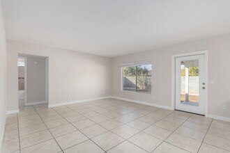 1020 W Santa Cruz Dr in Tempe, AZ - Building Photo - Building Photo
