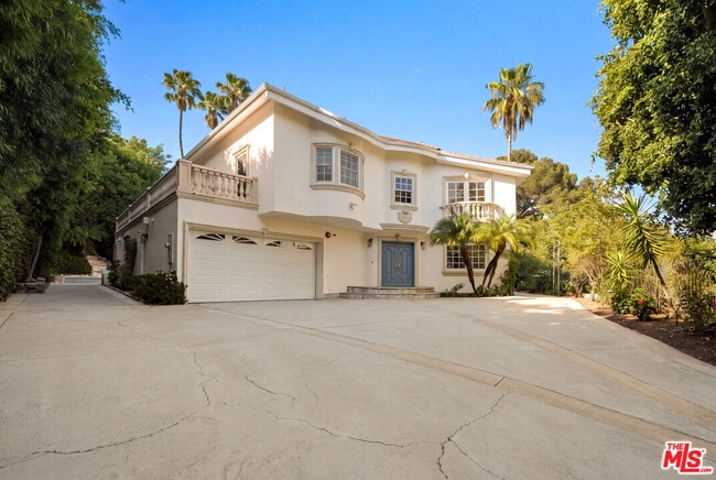 property at 1109 Pine Dr