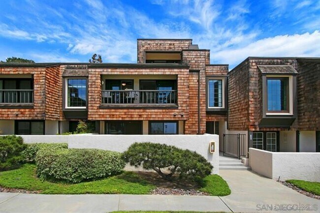 2249 Del Mar Scenic Pkwy in Del Mar, CA - Building Photo - Building Photo