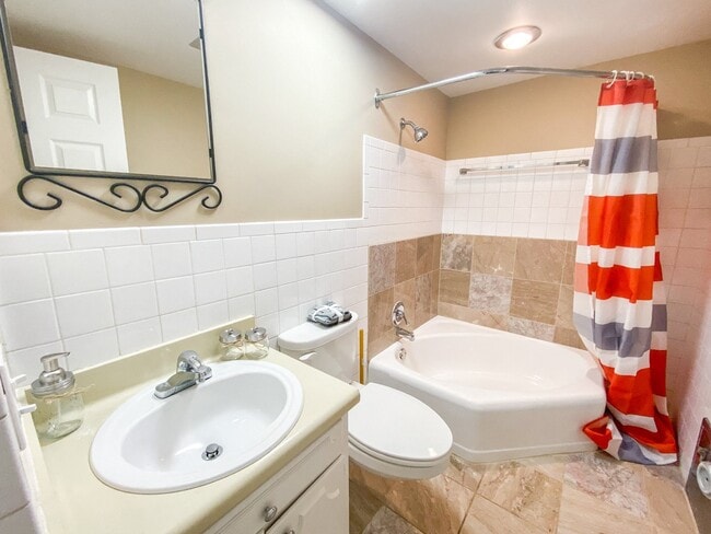 Town's Edge Apartments in Madison, WI - Building Photo - Building Photo