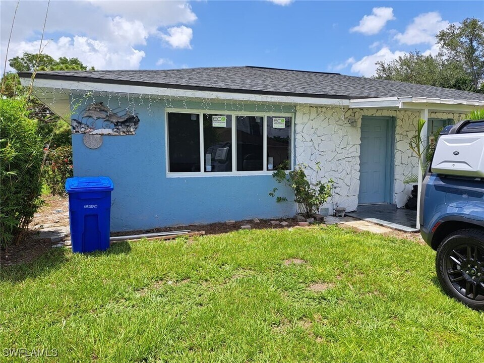 3743 Estelle Ave in Ft. Myers, FL - Building Photo