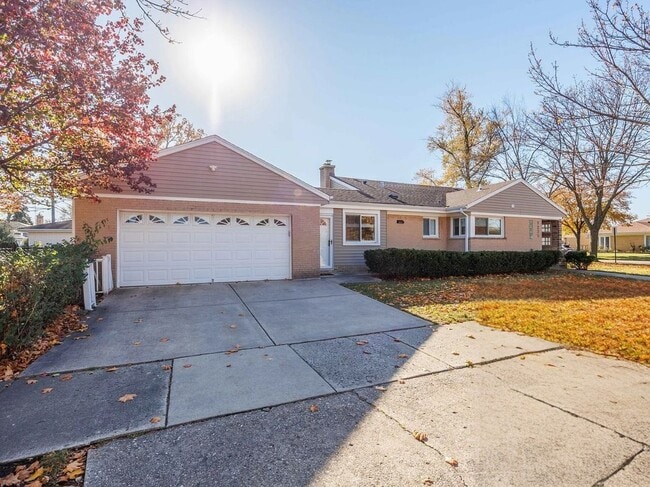 7225 E Prairie Rd in Lincolnwood, IL - Building Photo - Building Photo