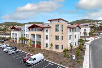 Alora Apartments in San Marcos, CA - Foto de edificio - Building Photo