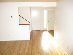 147-149 Omni Cir in Medford, OR - Building Photo - Building Photo